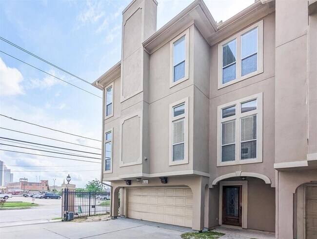 Primary Photo - 1304 Dart St