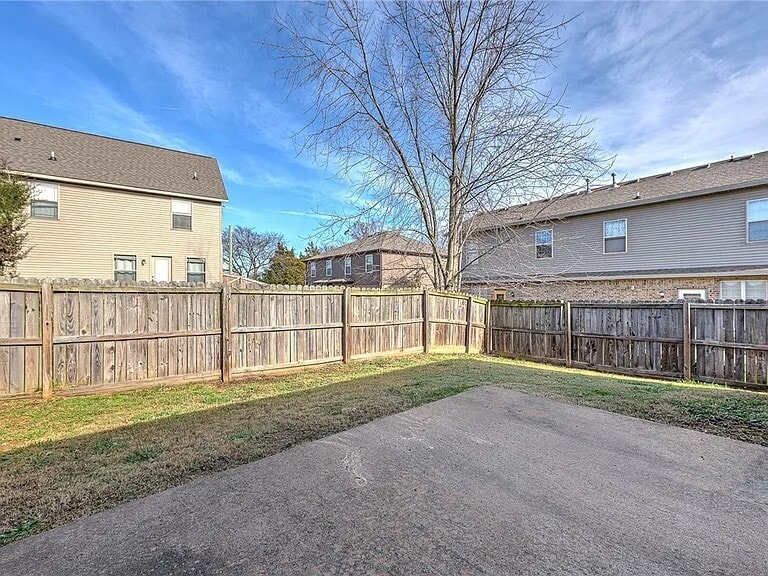 Building Photo - 4902 SW Fieldstone Blvd