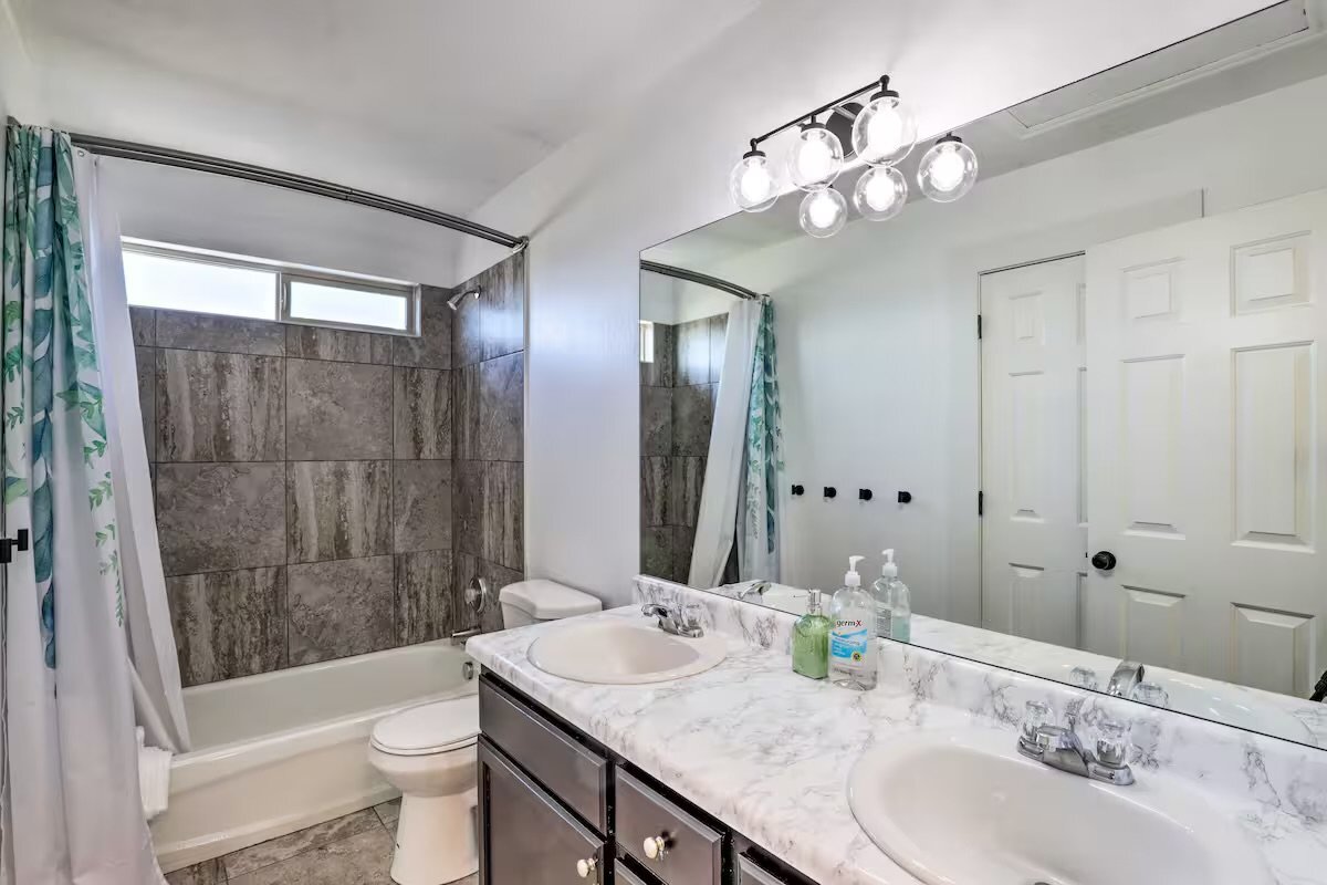 Building Photo - 4627 Seminole Cir