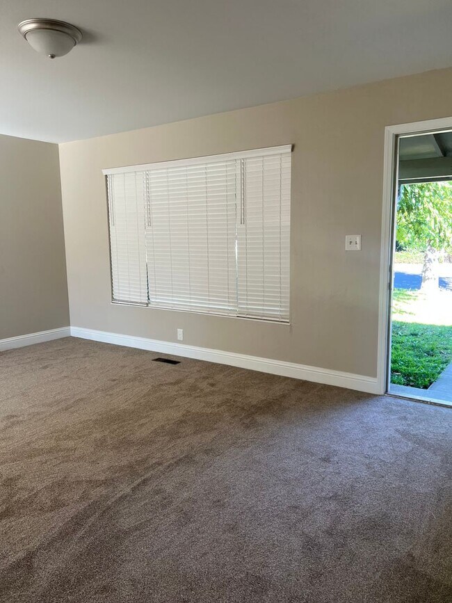 Building Photo - 3bd House