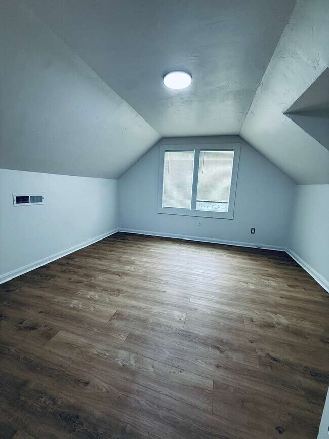 Building Photo - 124 E Northrup Dr