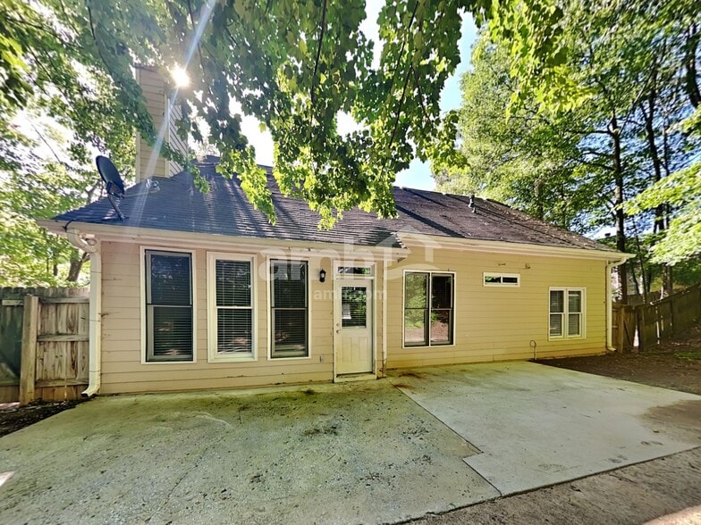 Building Photo - 4960 Hopeland Dr