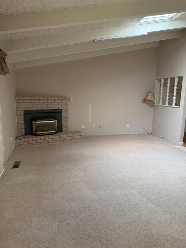 Building Photo - 3 Bedroom 2 bath with Rv Parking