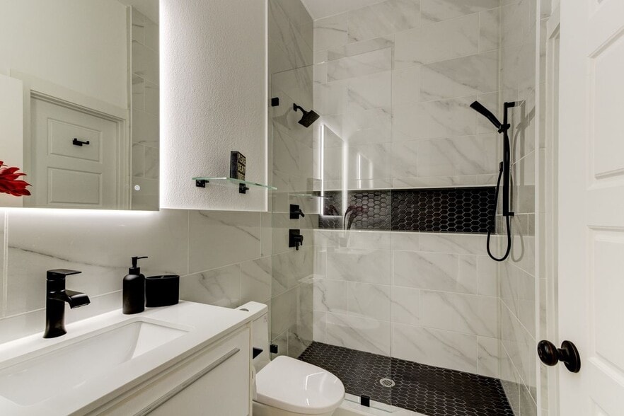 Building Photo - 2715 Zaragosa St