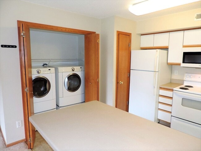 Building Photo - $1,150 | 2 Bedroom, 1 Bathroom Condo | Pet Friendly* | Available for July 30th, 2026 Move In!