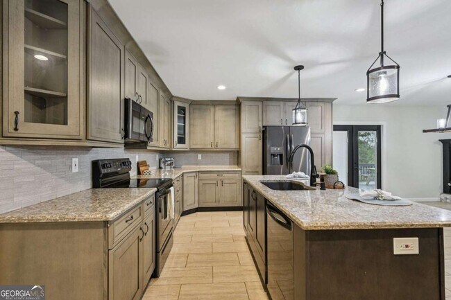 Building Photo - 7379 N Mitchell Ct