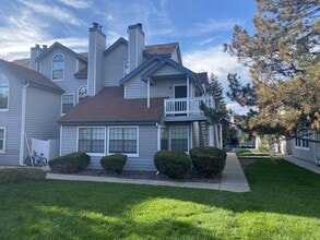 Building Photo - Charming Condo with a Loft!