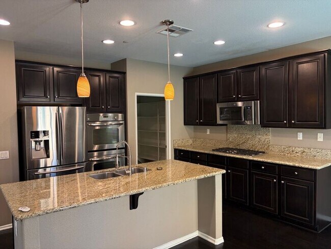 Building Photo - 27238 Avon Ln