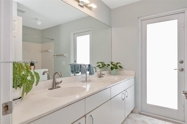 Building Photo - 1800 Water Ridge Dr