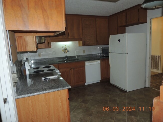 Building Photo - 102 Epworth Dr