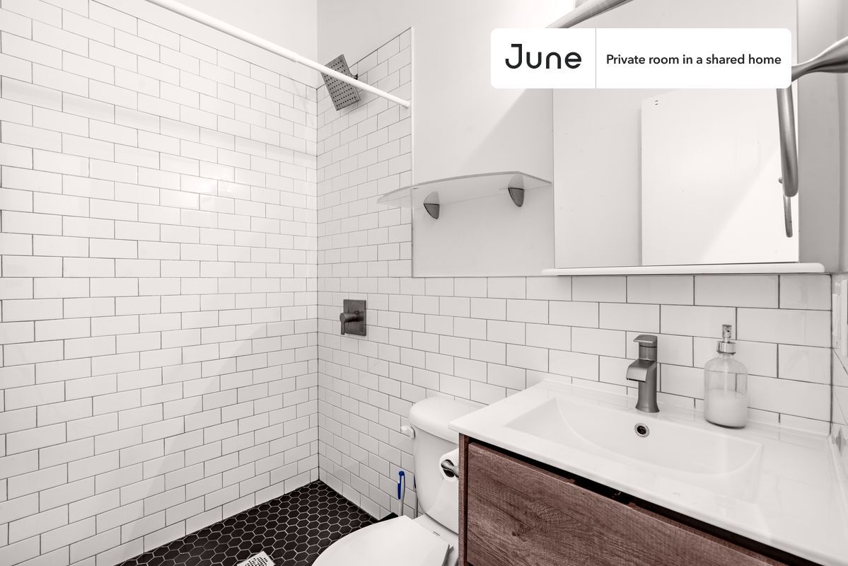 Building Photo - Room in Shared 5 bed/3 bath home