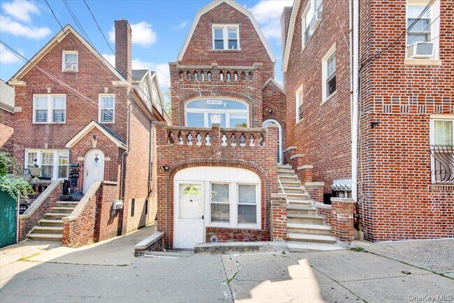 Building Photo - 310 W 238th St