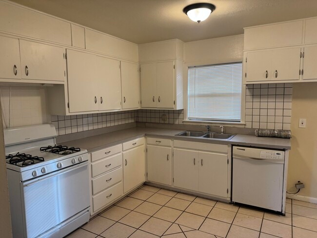 Building Photo - 2821 61st St