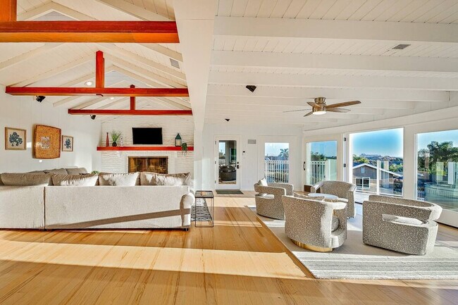 Building Photo - 1185 Tamarack Ave