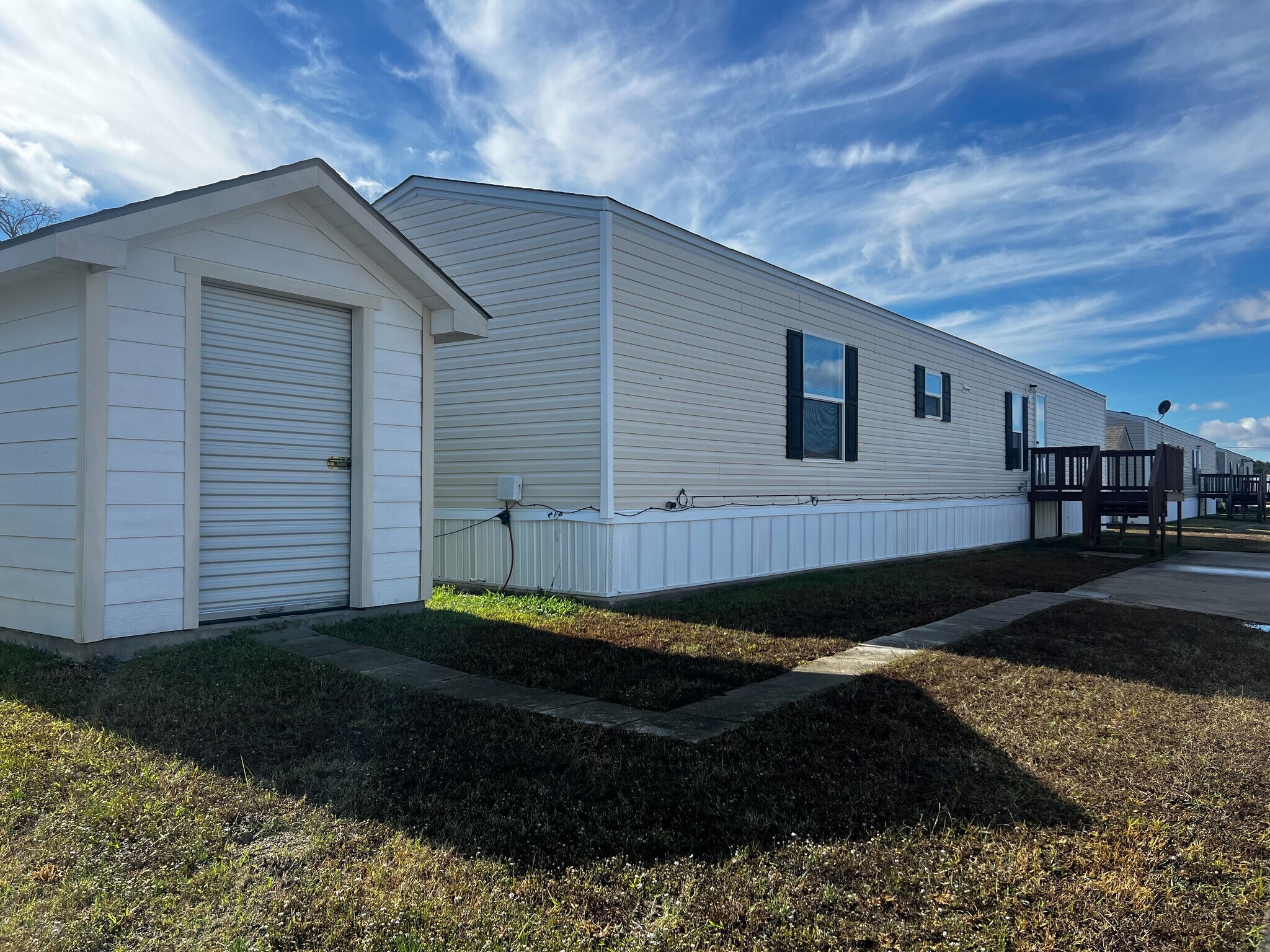 Building Photo - 709 N Collins Fwy