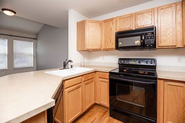 Building Photo - 4040 Plum Creek Dr