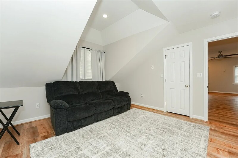 Building Photo - 35 Grove St