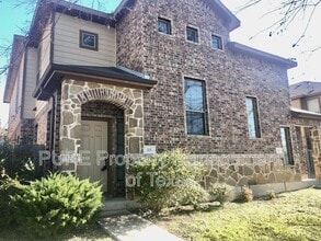 Building Photo - 215 N College St