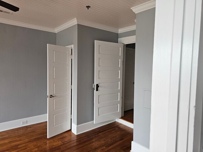 Building Photo - 103 E Main St