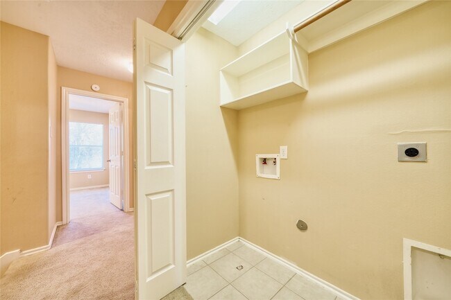 Building Photo - 2831 Hackamore Hollow Ln