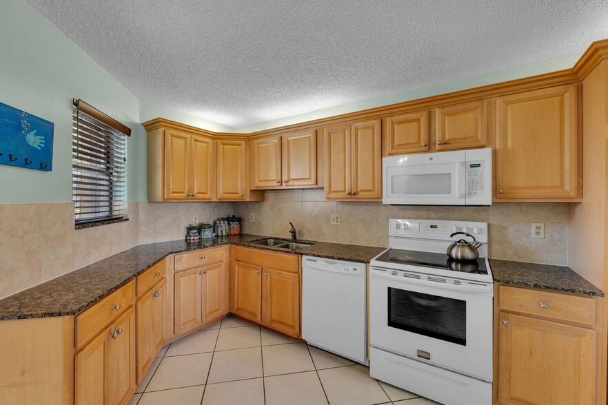 Building Photo - 5650 Camino del Sol