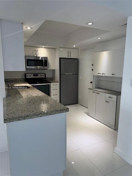 Building Photo - 3800 S Ocean Dr