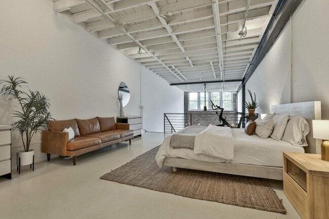 Building Photo - 675 Greenwood Ave NE