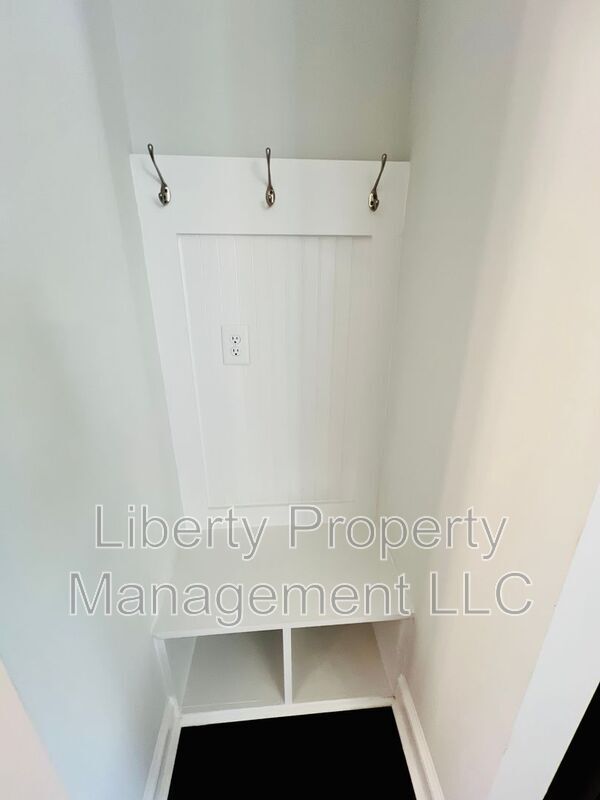 Building Photo - 326 Countryside Dr