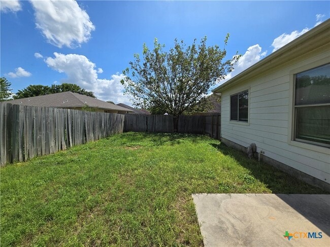 Building Photo - 3031 Pine Valley Dr
