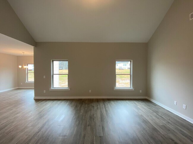 Building Photo - 65 Red Oak Ct