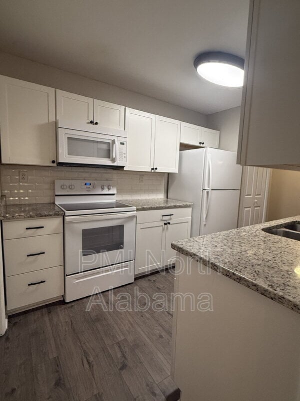 Building Photo - 4988 7 Pine Cir