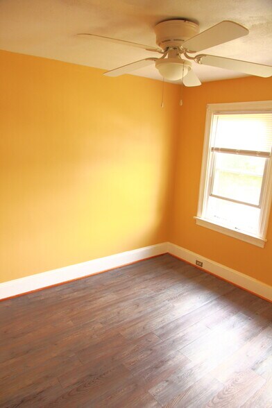 Bedroom - 754 E Washington Ave
