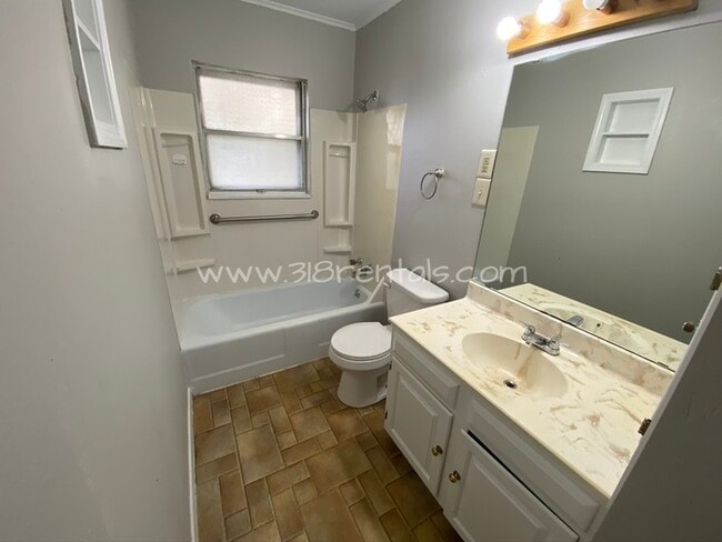 Building Photo - Swan Lake home available