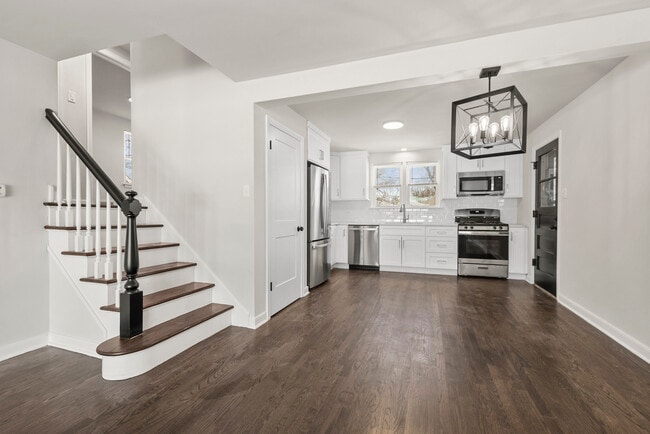 Building Photo - 141 N Peck Ave