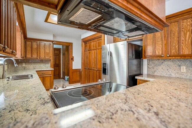 Building Photo - 38 Devonshire Dr