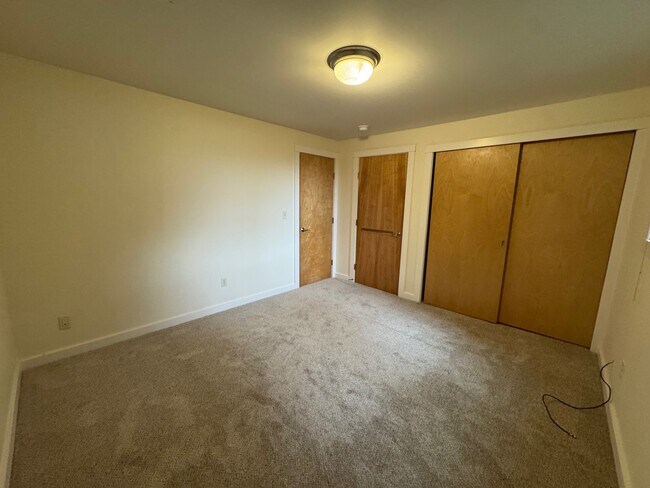 Building Photo - 11022 Palisades Ave SW