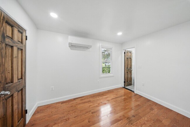Building Photo - 14 Yankee Pl