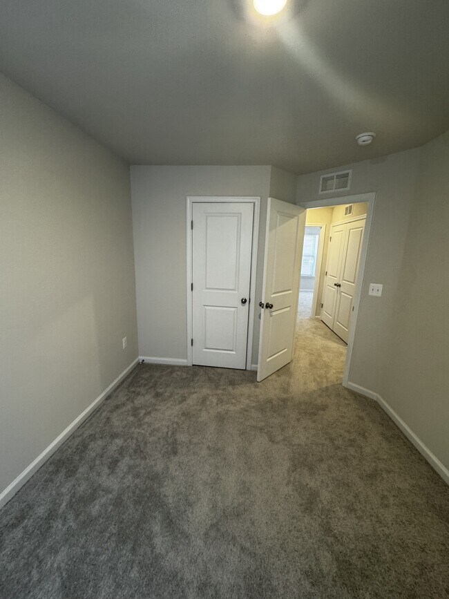 Building Photo - 122 Milburn Dr