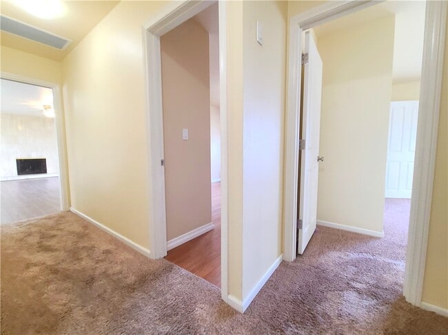 Building Photo - 12149 Country Club Ln