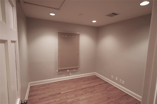 Building Photo - 4702 Shadow Ln