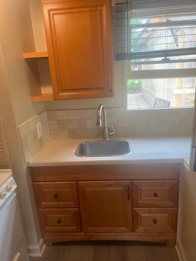 Building Photo - 4721 Pomona Ave