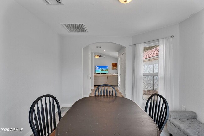 Building Photo - 1510 E Commerce Ave