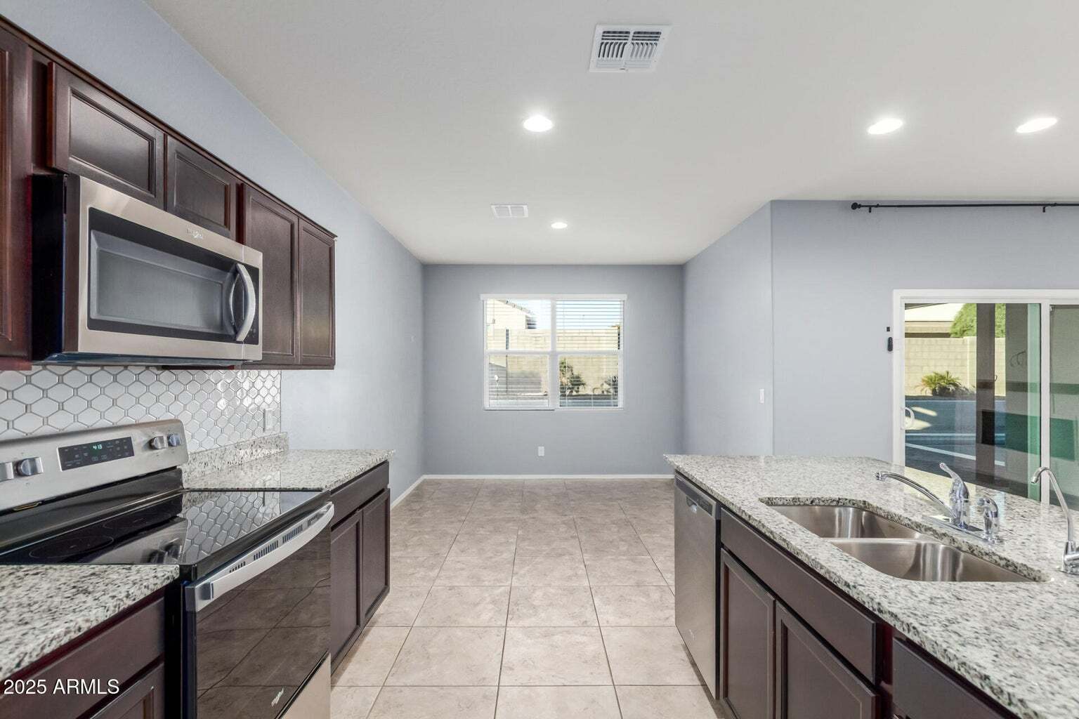 Building Photo - 1016 W Beacon Dr