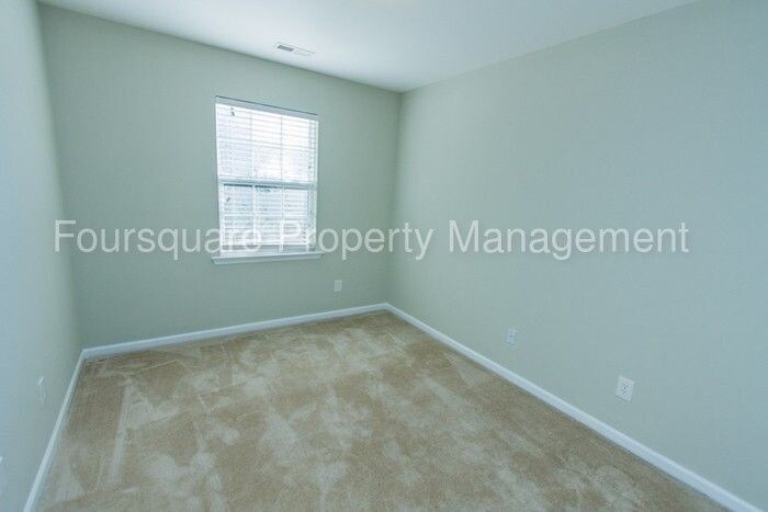 Building Photo - Room in Townhome on Ivy Wood Ln