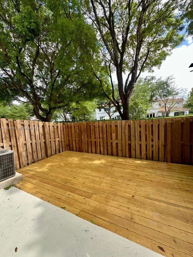 Building Photo - 10760 NW 82nd Terrace