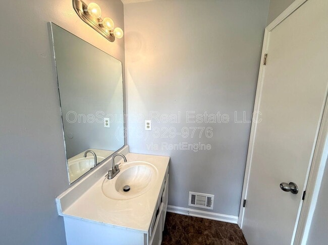 Building Photo - 3626 N Hopkins Ct