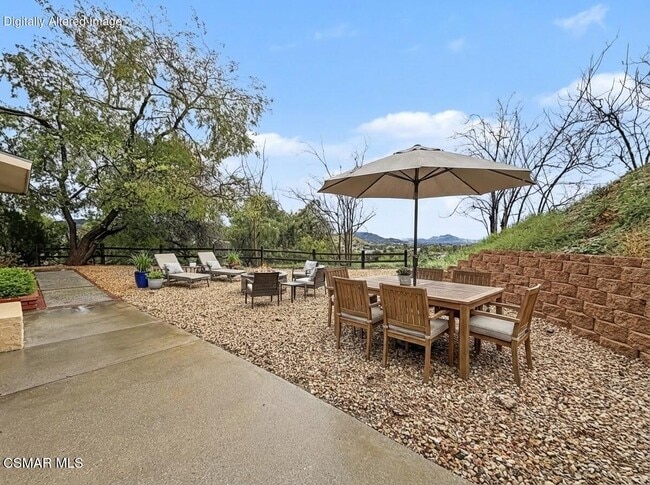 Building Photo - 2485 E Hillcrest Dr