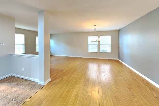 Building Photo - 7030 Maple Park Ln