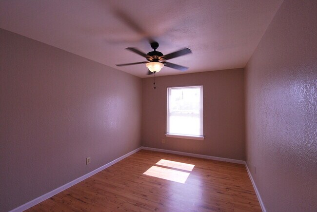 Building Photo - Single Family Home