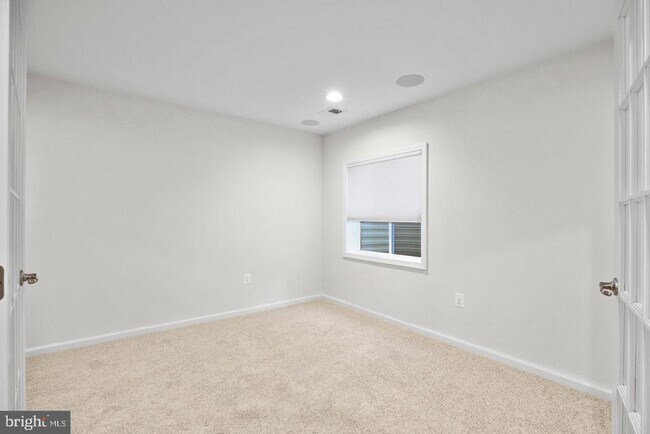 Building Photo - 8643 Rosecrans Ln